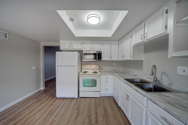 Foto del edificio - 5301 W Campbell Ave