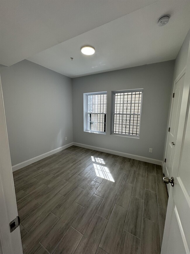 Building Photo - 832 S 19th St
