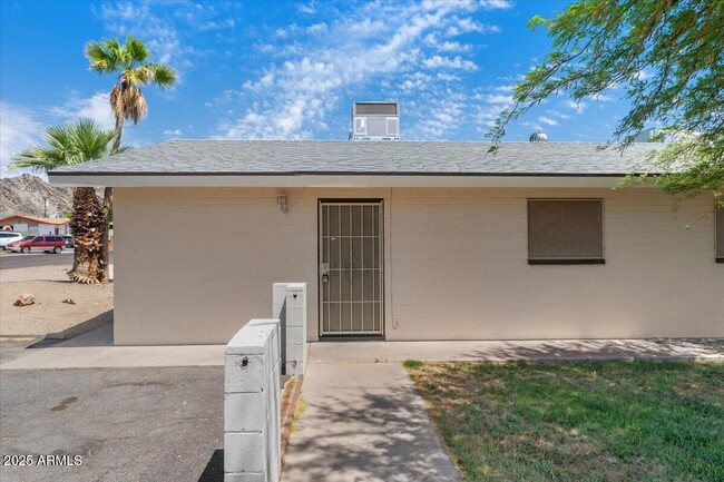 Building Photo - 1321 E Carol Ave