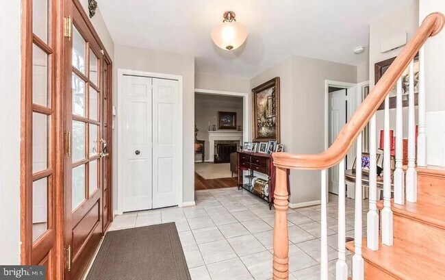 Foto del edificio - 6927 Butternut Ct