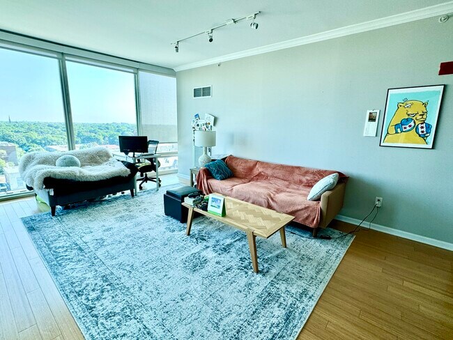 Foto del edificio - 1570 Elmwood Ave