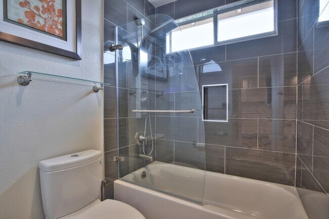 Building Photo - 2286 Alcalde St
