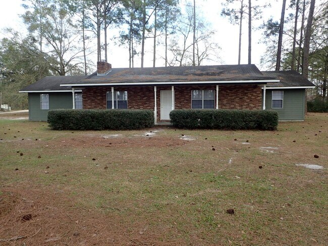 Building Photo - Beautiful 3 Bedroom 2 Bathroom Home