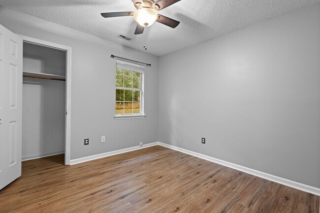 Building Photo - 216 Audubon Dr