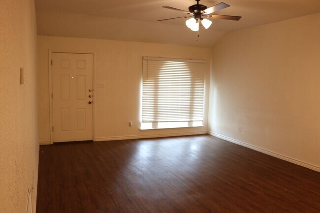 Building Photo - 4600 Waterproof Dr