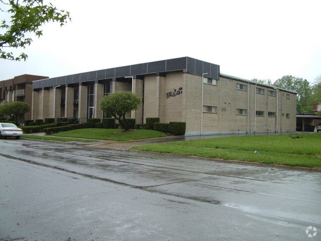 Building Photo - Miramor Manor