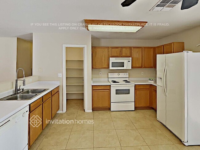 Building Photo - 203 E Valley View Dr