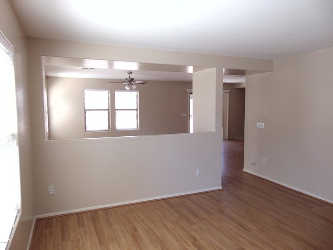 Foto del edificio - 16443 W Paso Trail