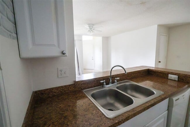 Building Photo - 405 Fountainhead Cir
