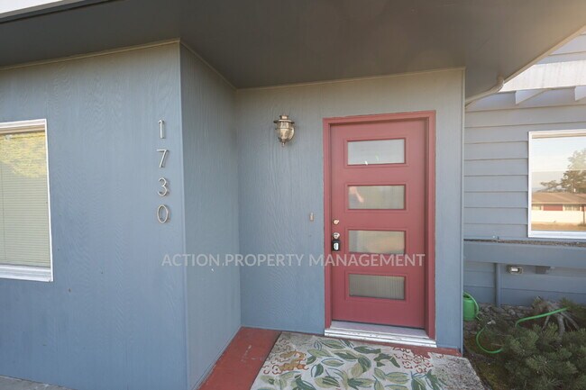 Foto del edificio - 4 bed 2 bath home in Port Angeles