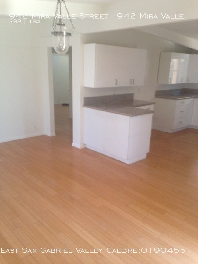 Building Photo - 942 Mira Valle St