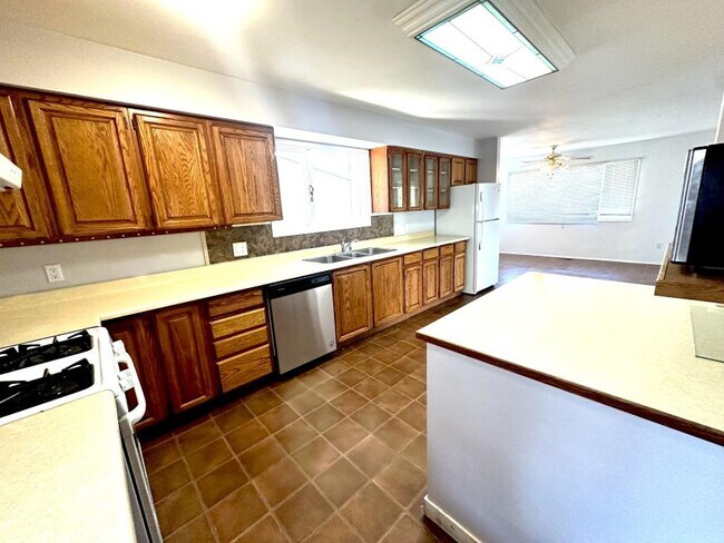 Building Photo - 3 bedroom in Quesnel BC V2J 6L3