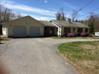 Foto principal - 2 bed, 1 bath Single Family Home on 5 Acres!