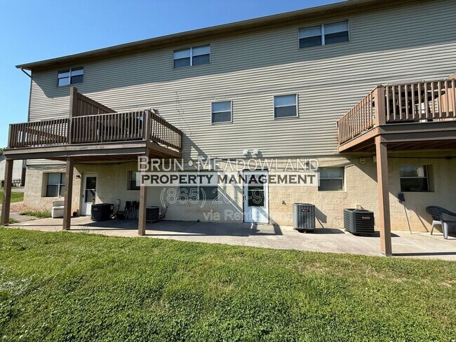 Foto del edificio - 1921 Meadowland Ln
