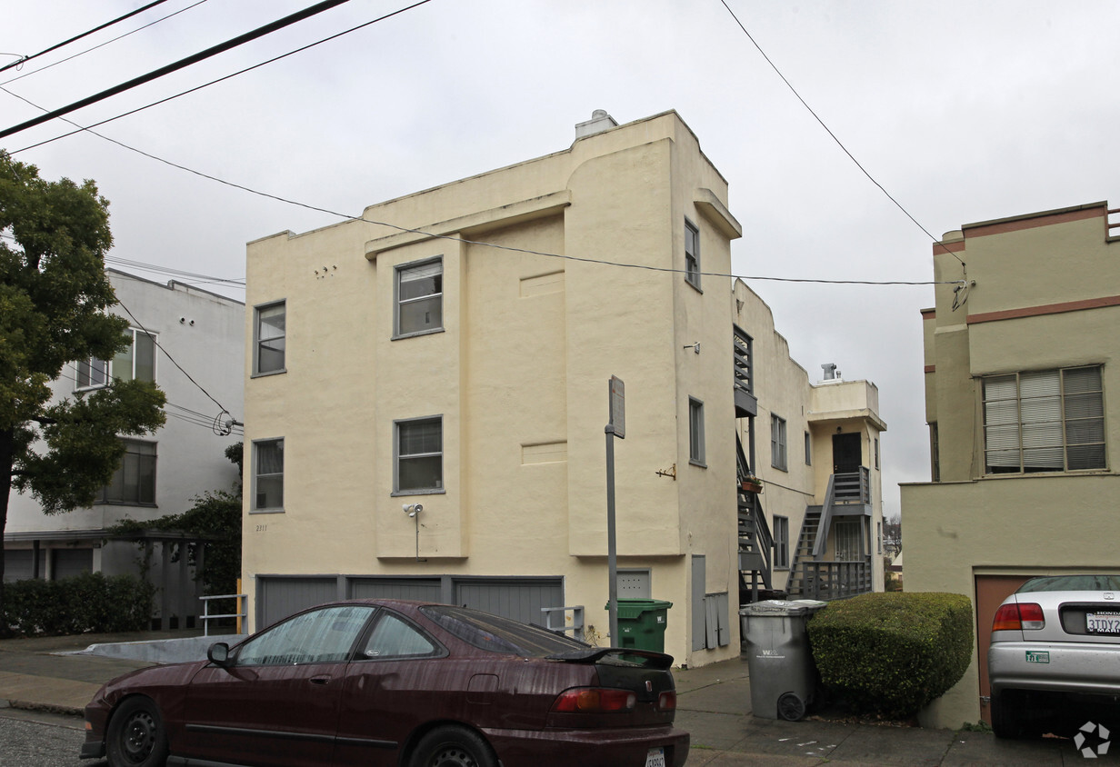 Building Photo - 2311 Ivy Dr