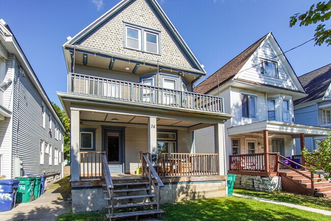 Foto del edificio - 74 Woodside Ave