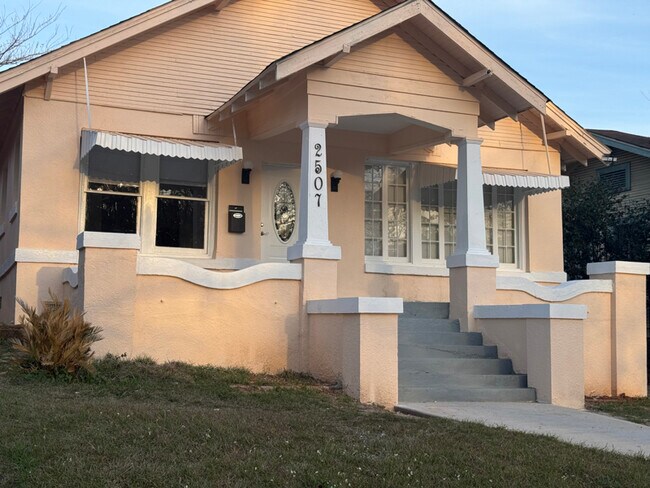 Building Photo - 2507 Highland Ave