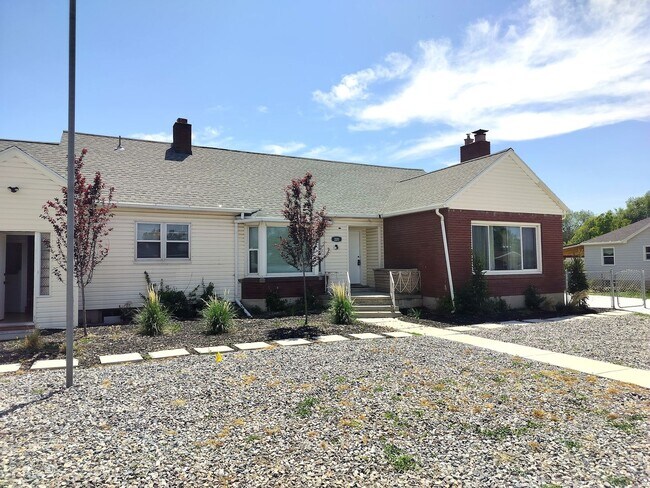 Building Photo - 220 Greenwood Ave