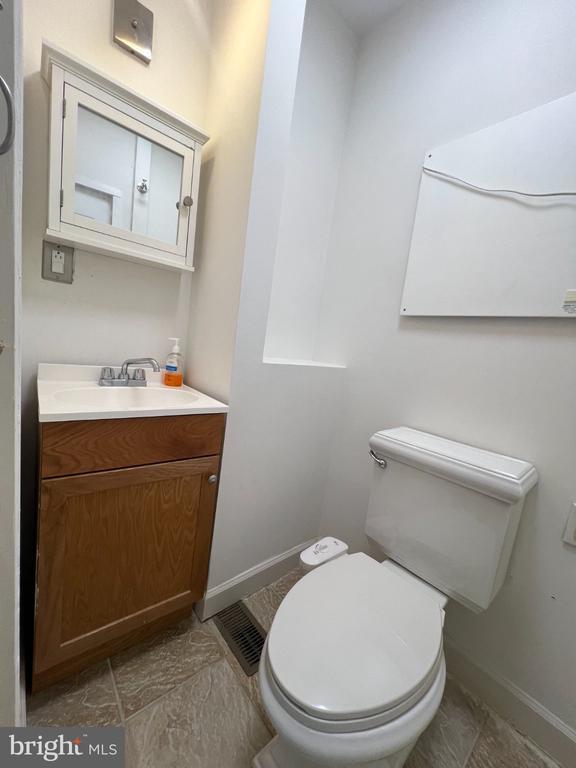 Building Photo - 5810 Mt Vernon Dr