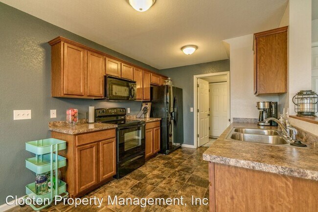 Building Photo - 3 br, 3 bath House - 2104 Marina Rd SE