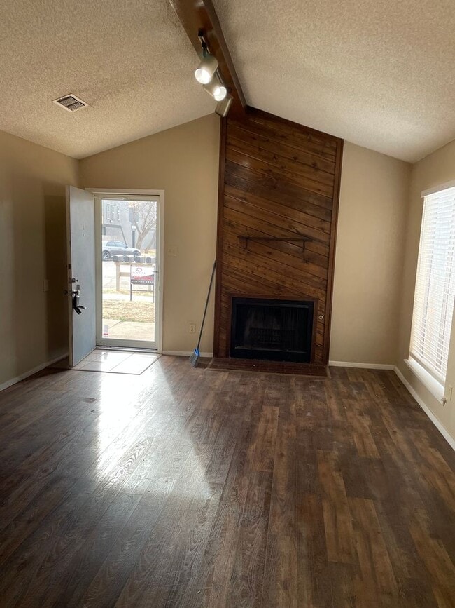 Foto del edificio - 7409 Waco Ave