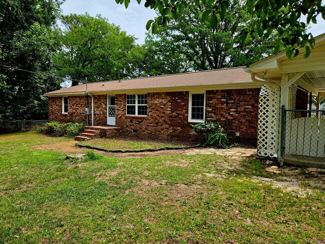 Foto del edificio - 1227 Pond Dr