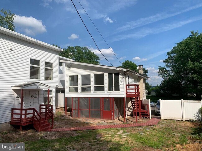 Building Photo - 46 Red Rowan Ln