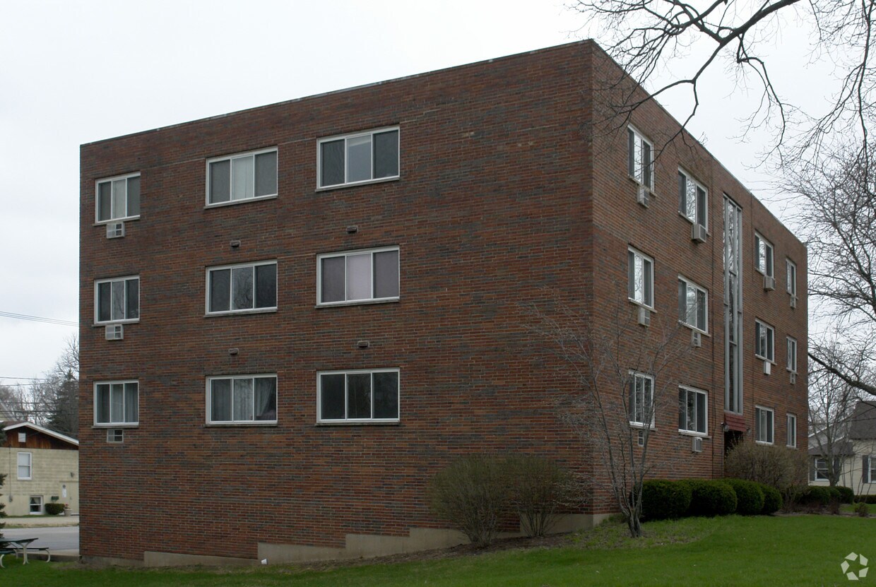 207 N Main St, Crystal Lake, IL 60014 Apartments in Crystal Lake, IL