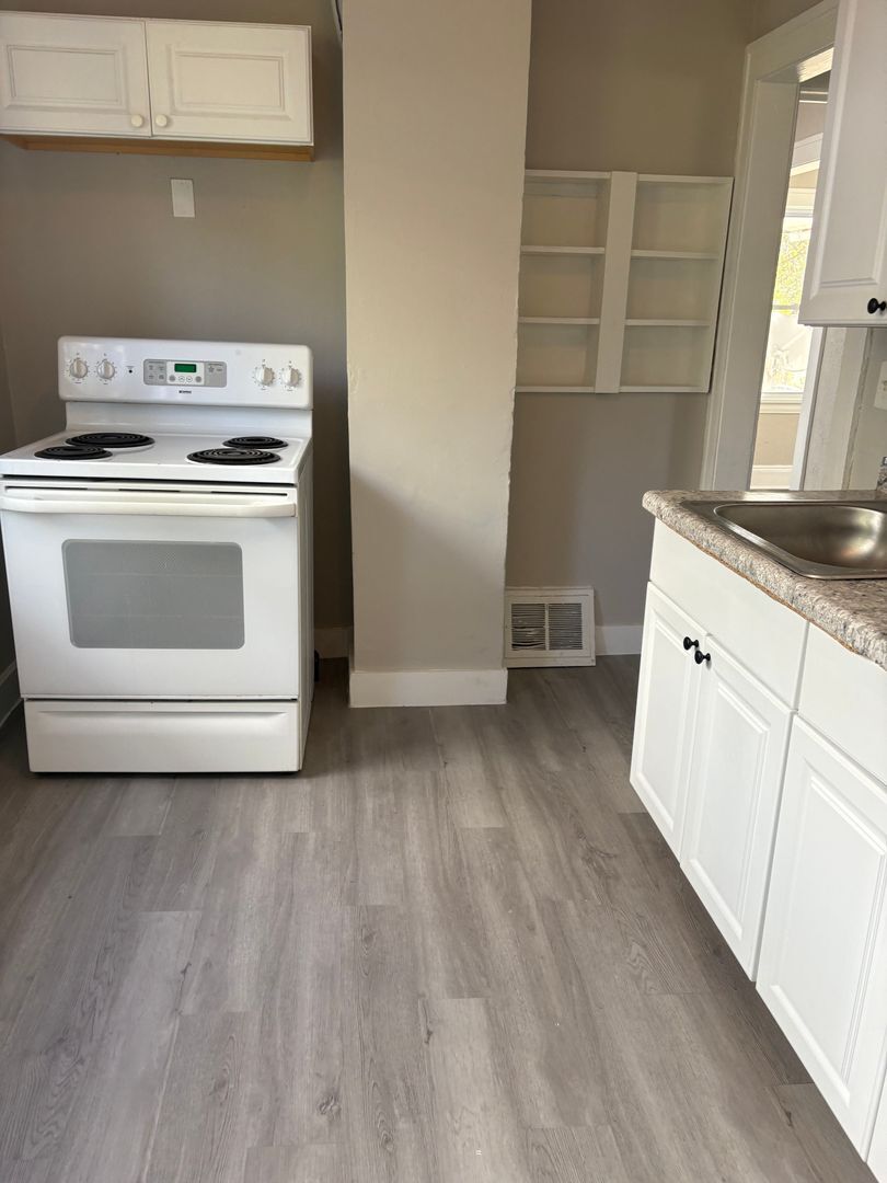 3672 E 118th St Cleveland, OH 44105 – photo 2