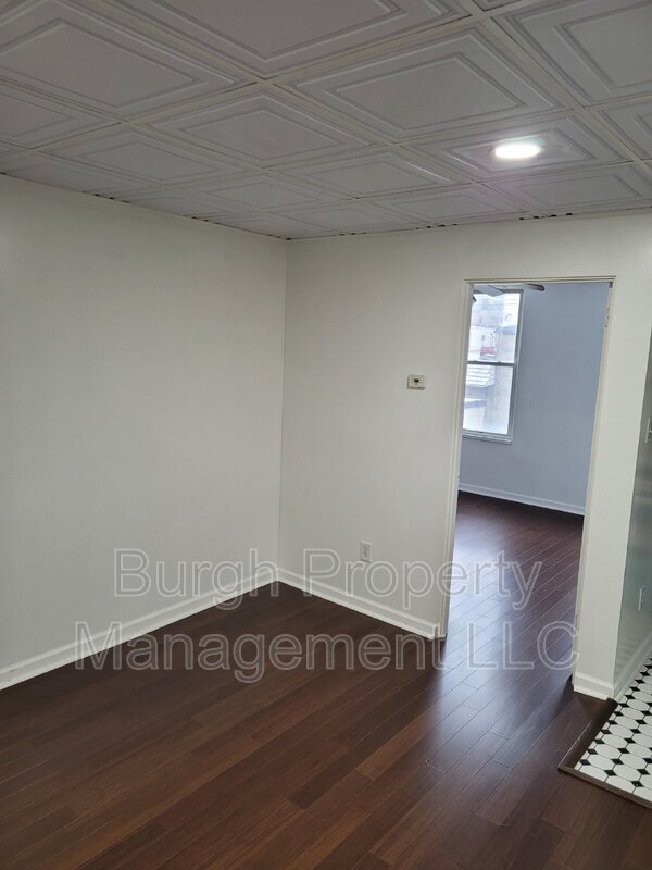 Foto del edificio - 2206 Woodstock Ave