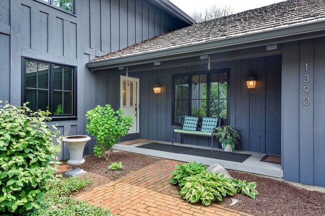Building Photo - 1390 Shady Ln