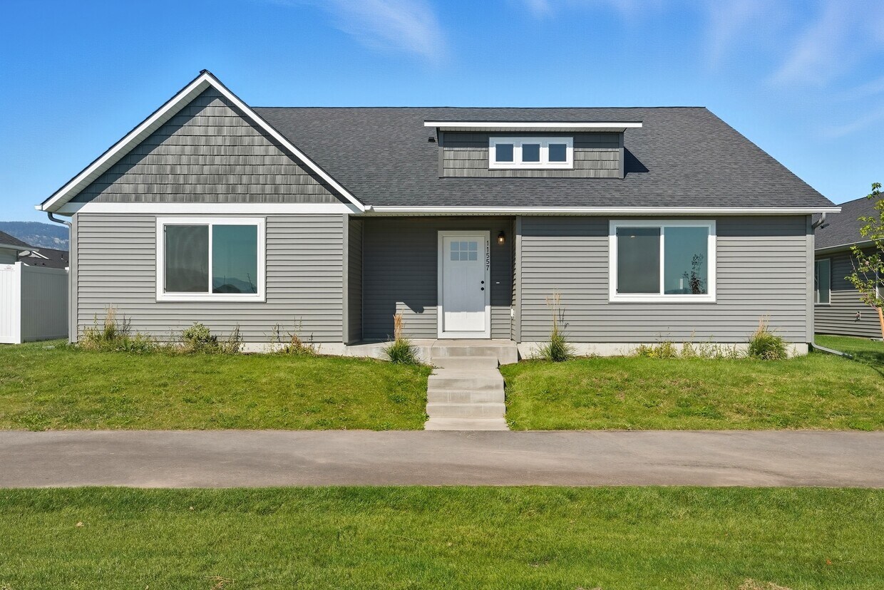 Primary Photo - 11557 Railway Ave