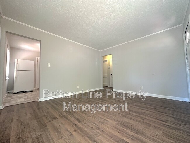 Foto del edificio - 2115 Double Oaks Rd