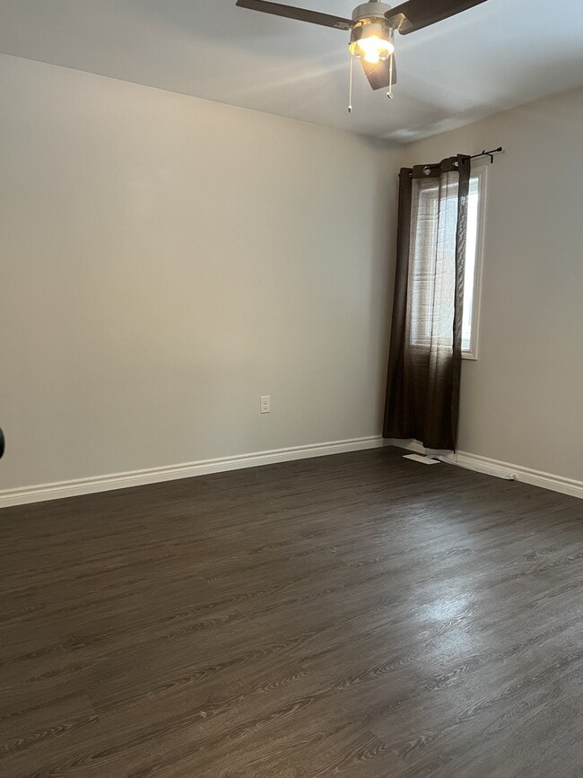 Building Photo - 304 Little Ave