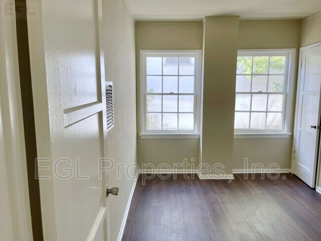 Foto del edificio - 9216 Alden Dr