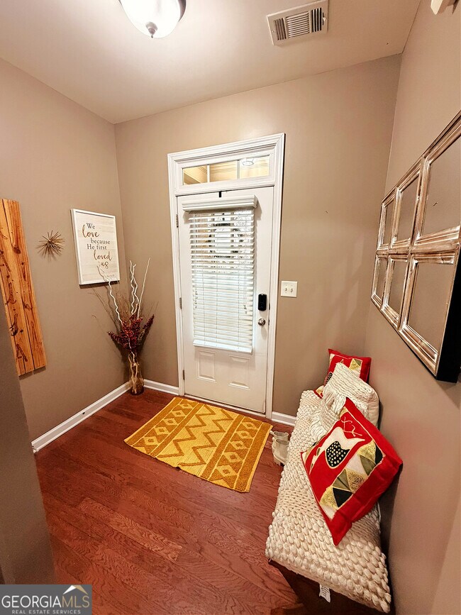 Foto del edificio - 2708 Beynon Ln NE