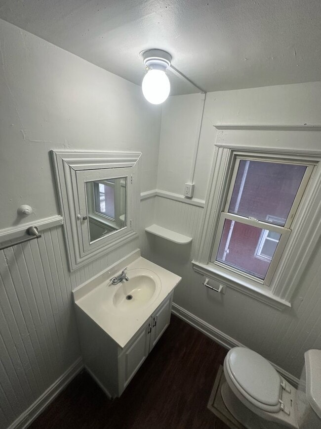 Building Photo - 37 Forester St