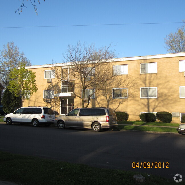 Building Photo - 1691 Robinwood Ave