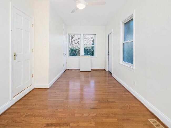 Foto del edificio - 4908 45th St NW