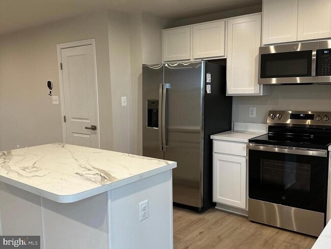 Foto del edificio - 645 Laurelwood Cir