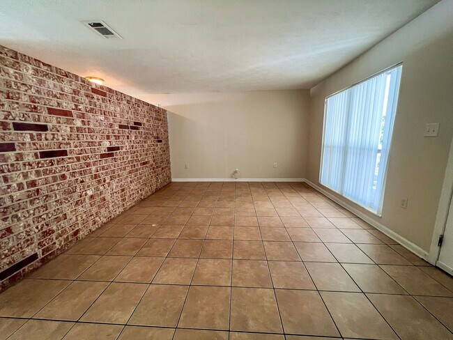 Building Photo - 3/2 House Near UF - Available mid-July 2026!