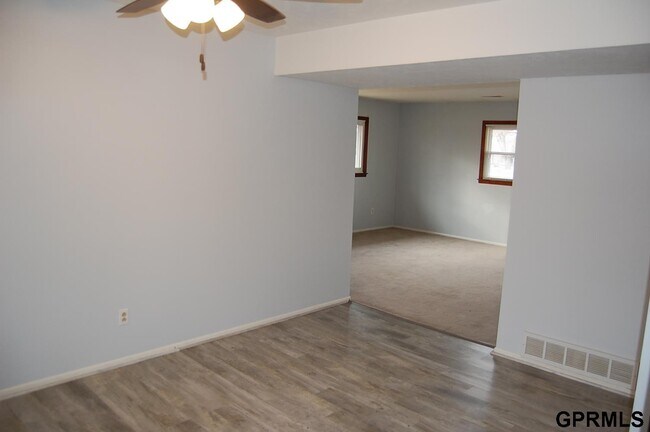 Building Photo - 412 E 22nd Ave