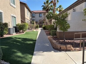 Building Photo - 2305 W Horizon Ridge Pkwy