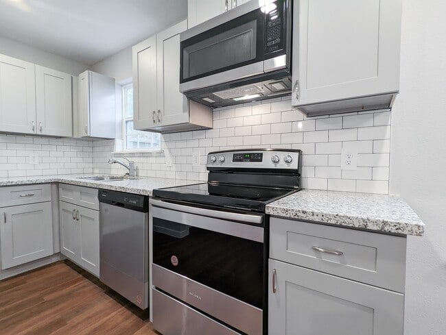 Building Photo - 6811 Glass St