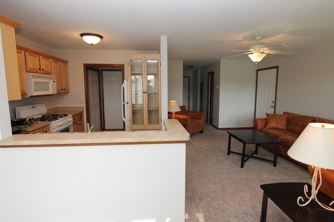 Foto del edificio - $500 OFF FIRST MONTH RENT -3 Bedroom & 2.5...
