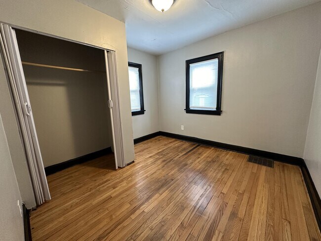 Foto del edificio - 2223 N Rockton Ave