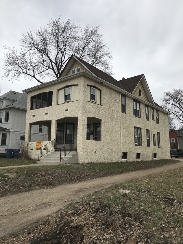 Foto principal - 615 4th St SE