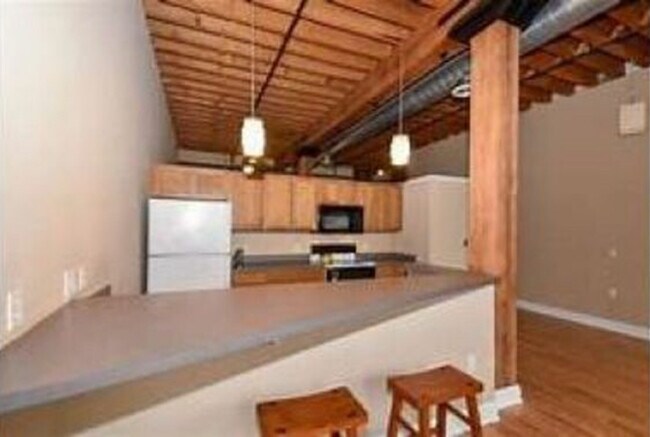 Building Photo - 141 N Water St