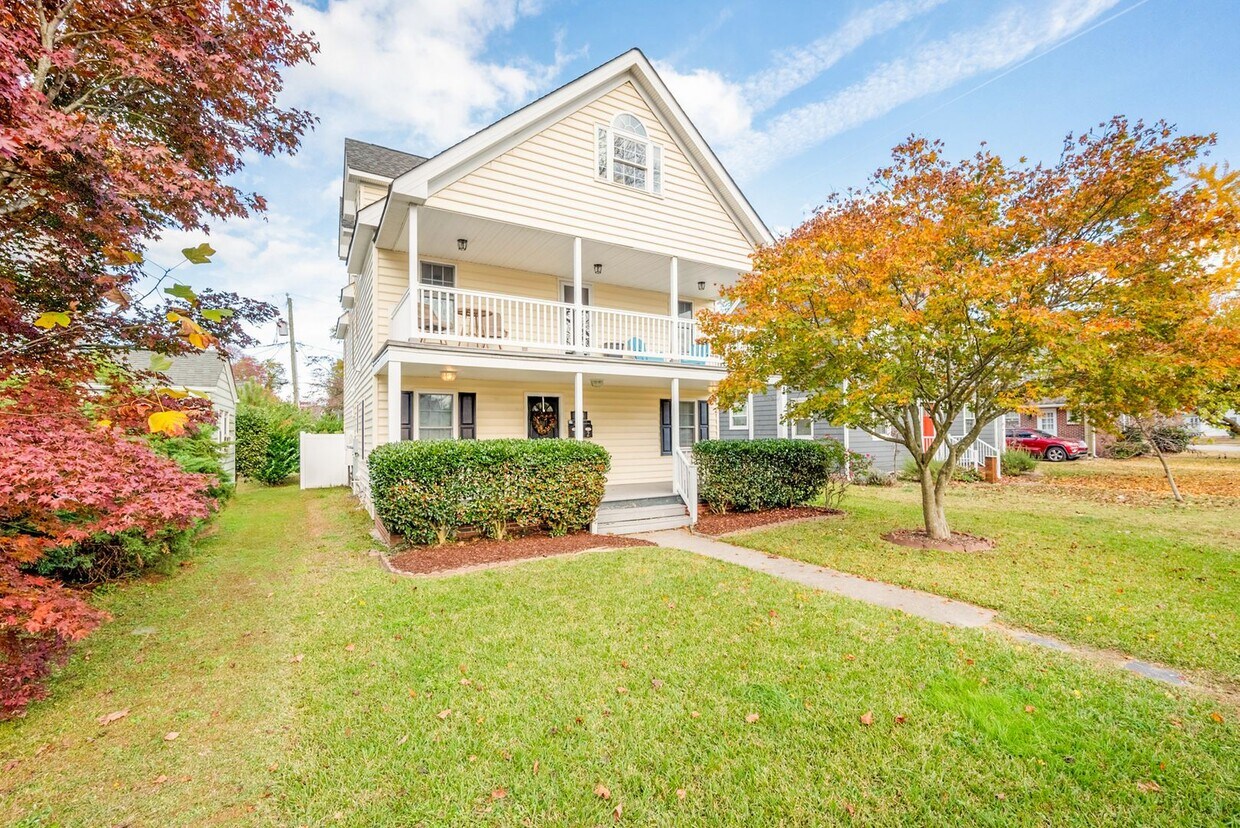 Foto principal - MOVE-IN READY! Quiet Neighborhood near Sho...