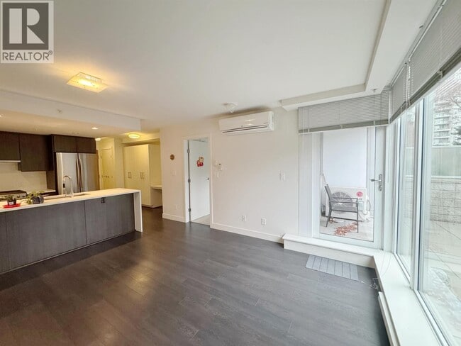 Building Photo - 8288 Granville Ave